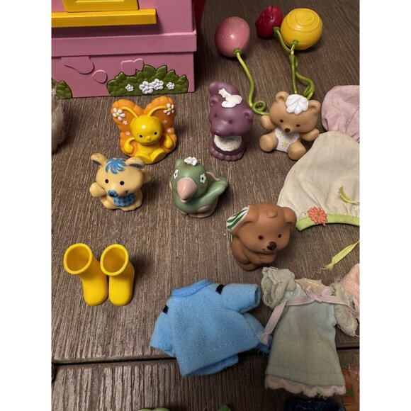 VTG 1979 Strawberry Shortcake 12 Dolls 6 Pets House Clothing Lot - Picture 9 of 16